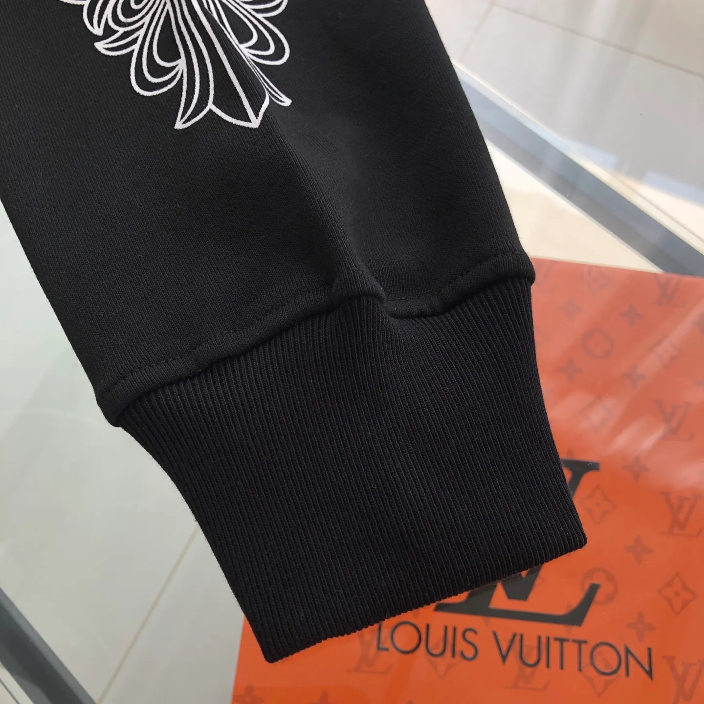 Chrome Hearts 2026New Arrival logo ⚠️ ⚠️ Quality⚠️ Same Style g Classiclogo Versatile Same Style ：Black White Size ：XS L XS ： 59.5 114 69.5 53 S ： 61.5 118 71 54.5 M ： 63.5 122 72.5 55.5 L ： 65.5 126 74 56.5